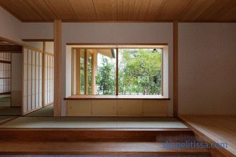 Hiiragi House - dom w kształcie litery U, w centrum którego znajduje się dziedziniec i drzewo genealogiczne