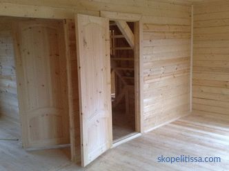 Przegrody w drewnianym domu z drewna, ściany wewnętrzne, instalacja, zdjęcie