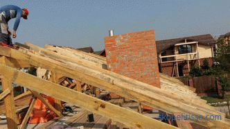 Budowa dachu domu - etapy budowy i metody mocowania elementów