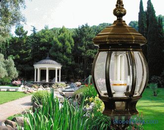 Krajowe latarnie i latarnie, cechy i subtelności wyboru filarów do ogrodu