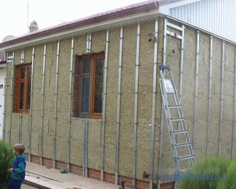 Jak schować drewniany dom z bocznicą z izolacją: instrukcje krok po kroku